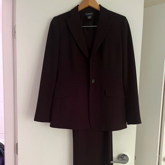 Pants suit size 2 - Picture 2 of 2